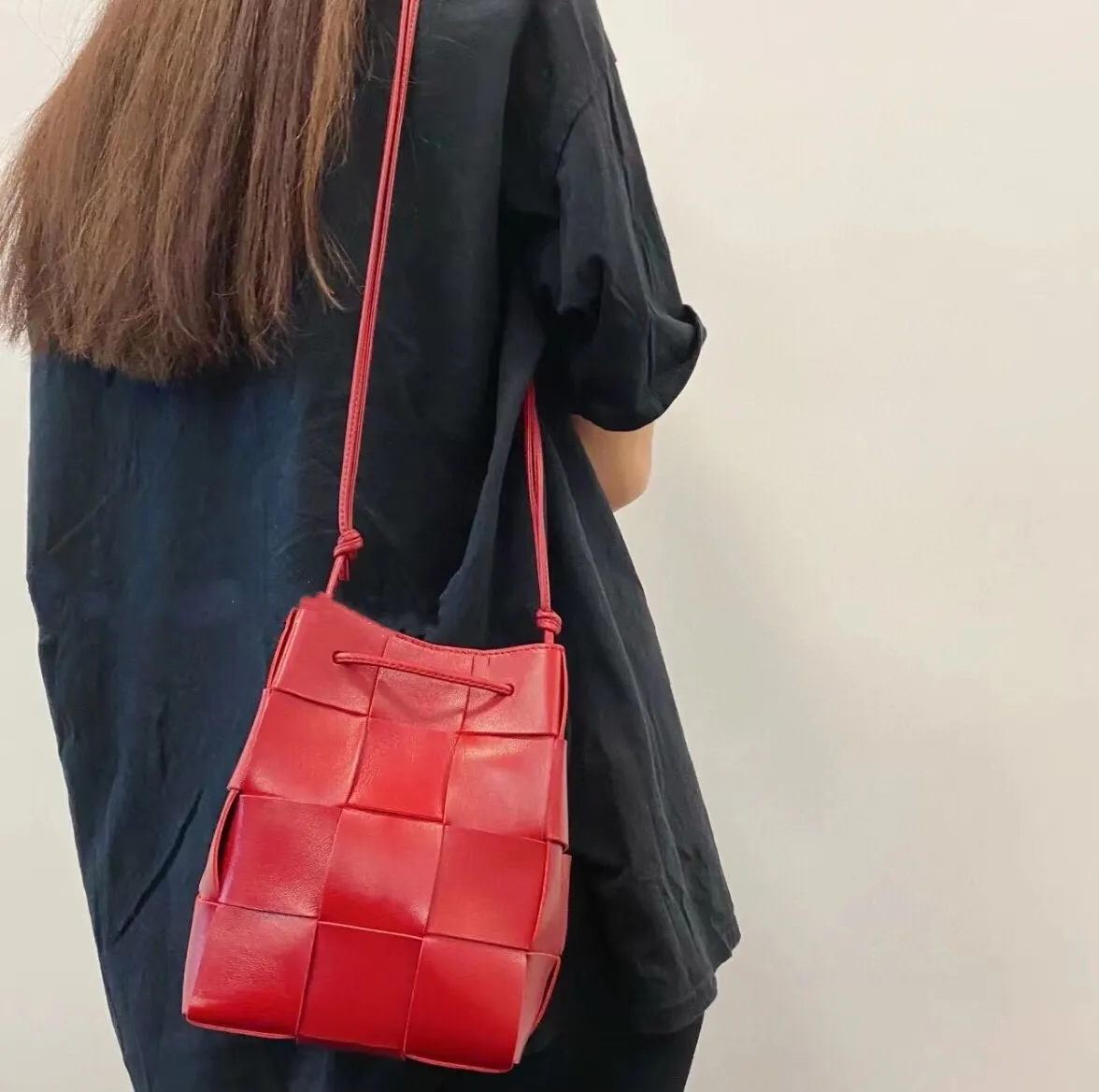 bv’s popular bucket bag, a must buy🎊
